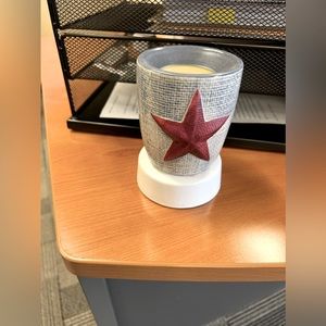 Scentsy mini Warmer - Plug In and Table Base Included